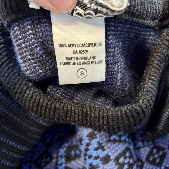 Vintage Black and Blue Sweater with Straight Leg Jeans - Picture 6 of 6